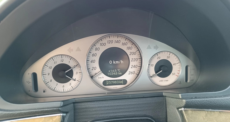 Mercedes-Benz Klasa E cena 29900 przebieg: 258000, rok produkcji 2006 z Koszalin małe 92